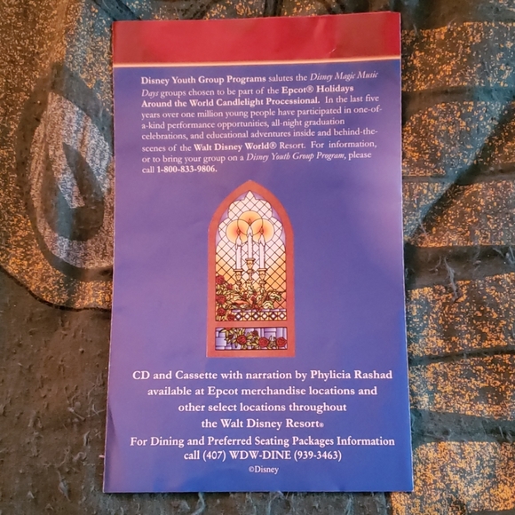 2001 Epcot Candlelight Processional Program - Picture 4 of 4